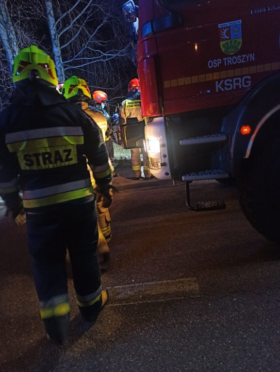 Wypadek w Troszynie [10.01.2022] - zdjęcie #6 - eOstroleka.pl