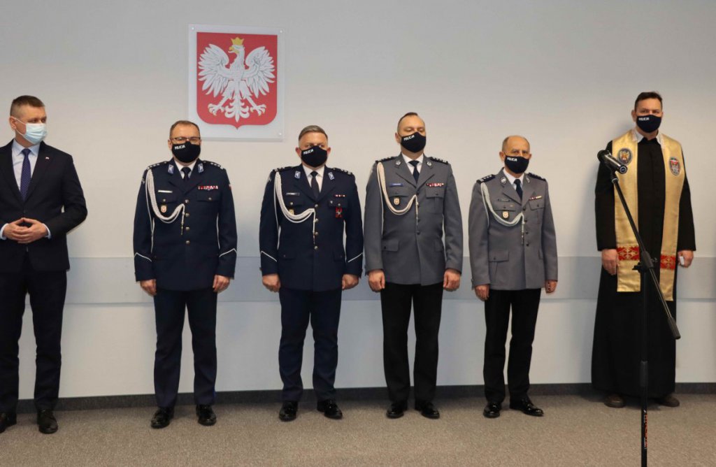 Nowi policjanci złożyli ślubowanie. Jeden z nich będzie służył w Ostrołęce [11.01.2022] - zdjęcie #5 - eOstroleka.pl