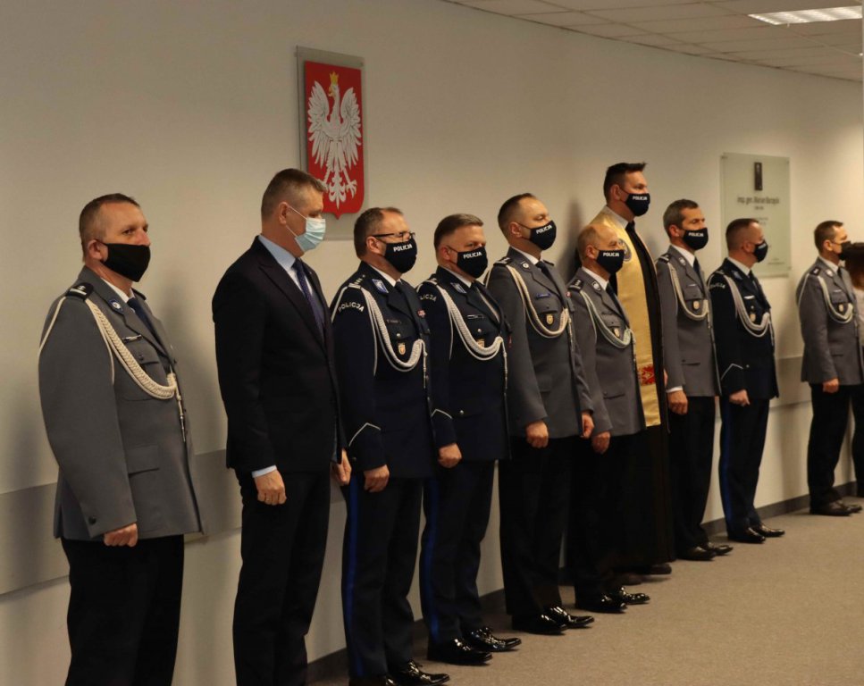 Nowi policjanci złożyli ślubowanie. Jeden z nich będzie służył w Ostrołęce [11.01.2022] - zdjęcie #7 - eOstroleka.pl