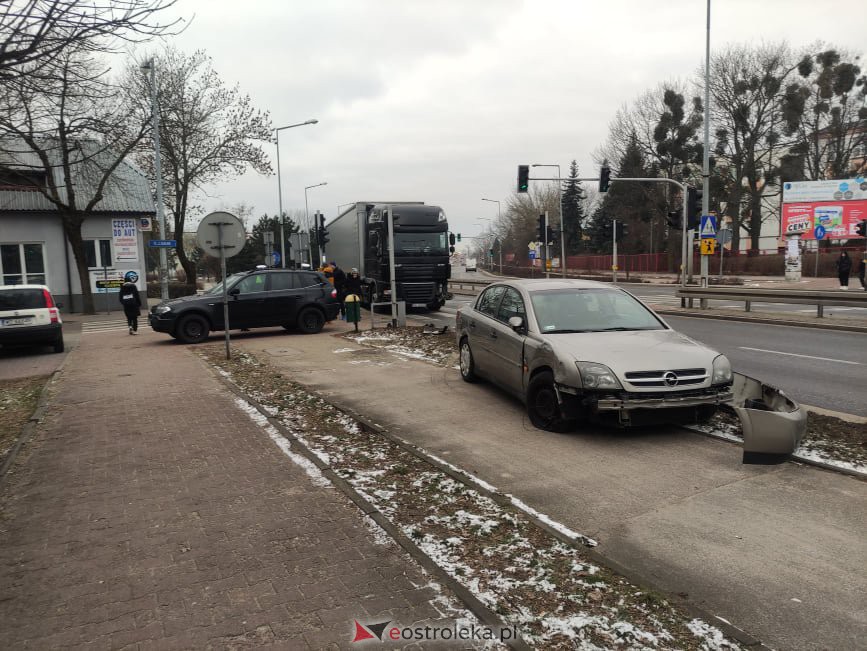 Wypadek przy ul. Traugutta [12.01.2022] - zdjęcie #2 - eOstroleka.pl