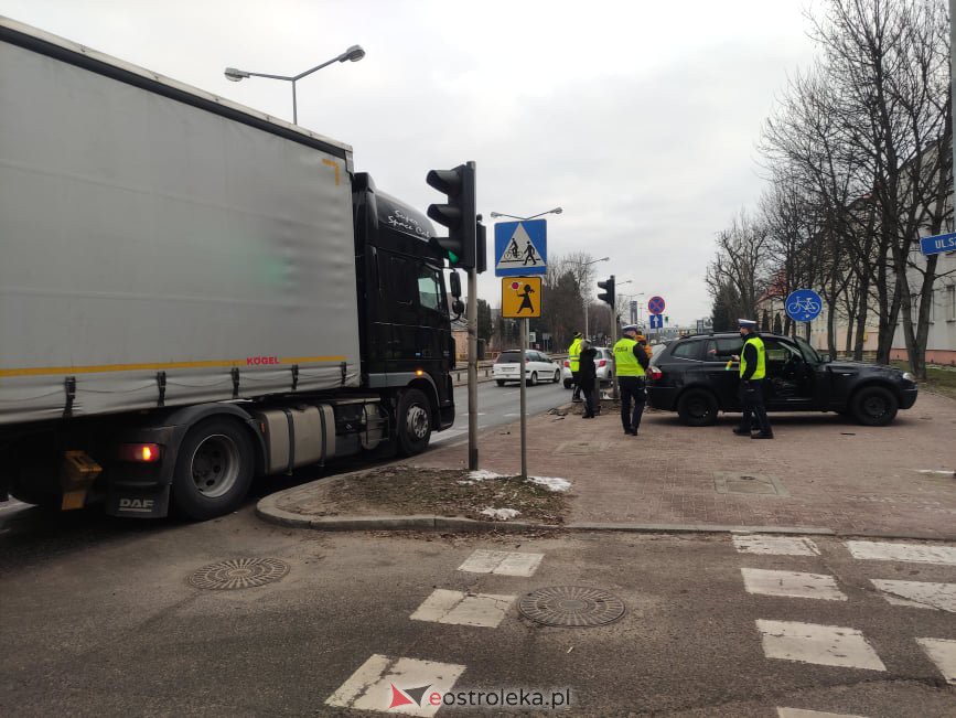 Wypadek przy ul. Traugutta [12.01.2022] - zdjęcie #9 - eOstroleka.pl