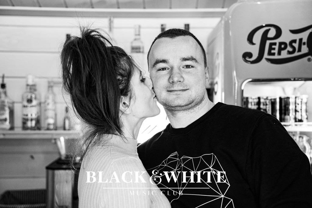 Studniówkowe poprawiny w Clubie Black&White [01.01.2022] - zdjęcie #16 - eOstroleka.pl