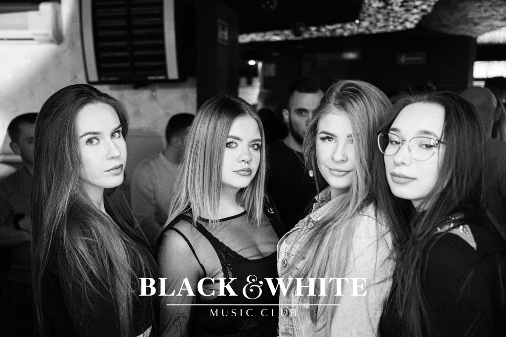 Studniówkowe poprawiny w Clubie Black&White [01.01.2022] - zdjęcie #38 - eOstroleka.pl