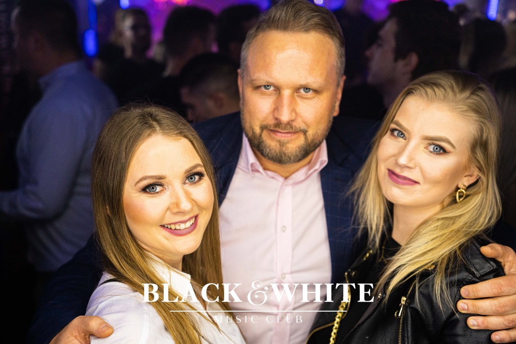 Studniówkowe poprawiny w Clubie Black&White [01.01.2022] - zdjęcie #42 - eOstroleka.pl