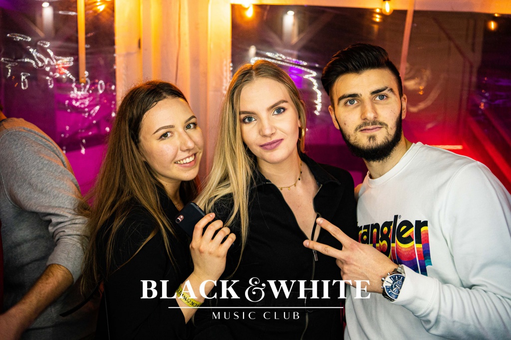Studniówkowe poprawiny w Clubie Black&White [01.01.2022] - zdjęcie #40 - eOstroleka.pl