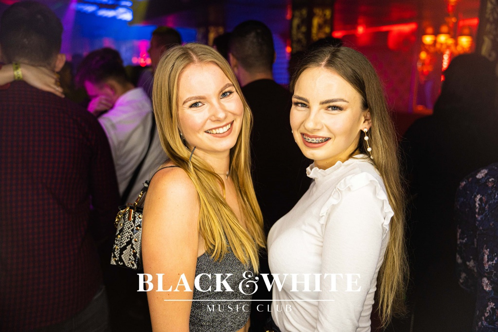 Studniówkowe poprawiny w Clubie Black&White [01.01.2022] - zdjęcie #38 - eOstroleka.pl
