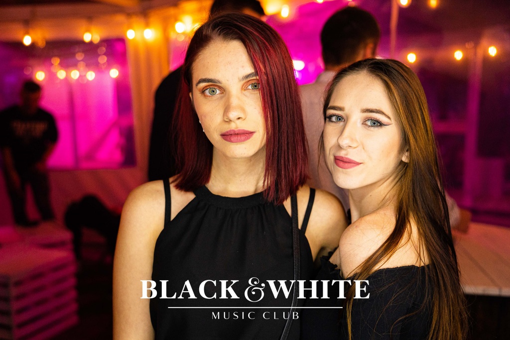 Studniówkowe poprawiny w Clubie Black&White [01.01.2022] - zdjęcie #37 - eOstroleka.pl