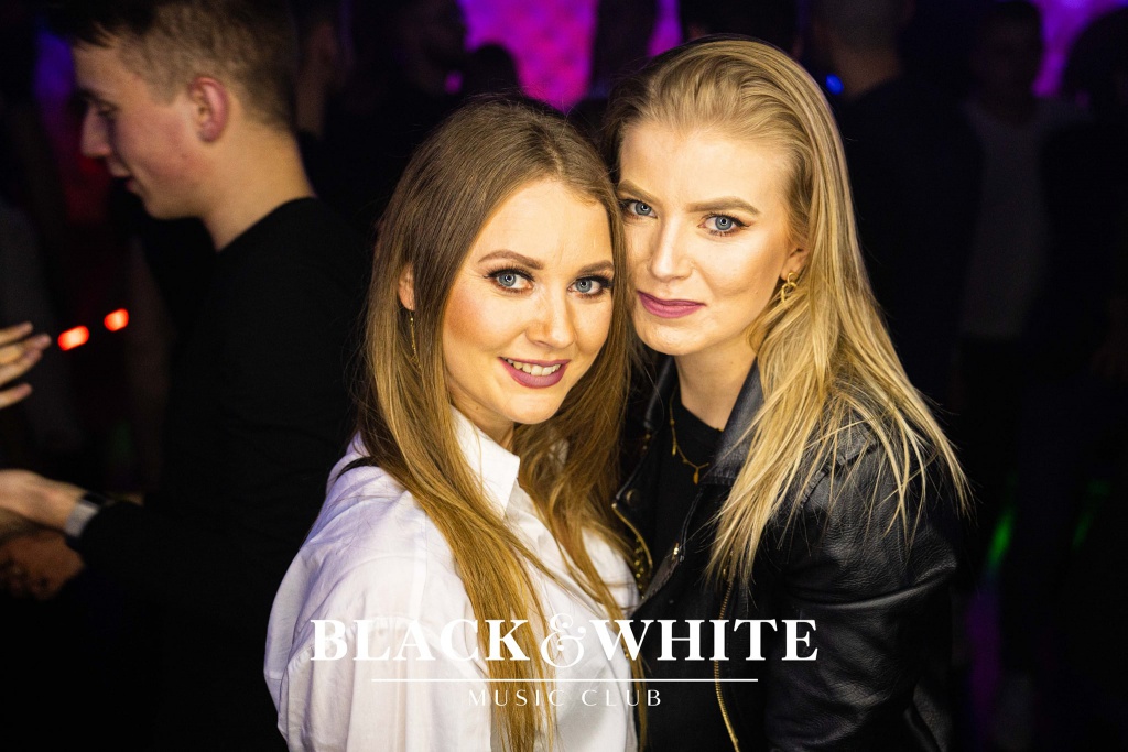 Studniówkowe poprawiny w Clubie Black&White [01.01.2022] - zdjęcie #32 - eOstroleka.pl