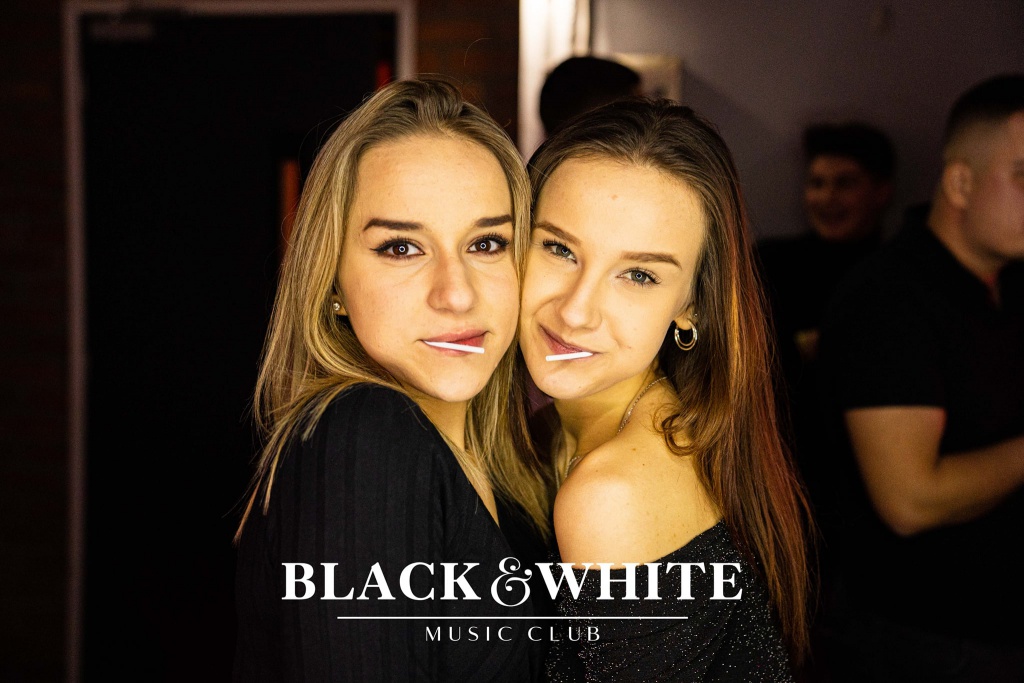 Studniówkowe poprawiny w Clubie Black&White [01.01.2022] - zdjęcie #31 - eOstroleka.pl