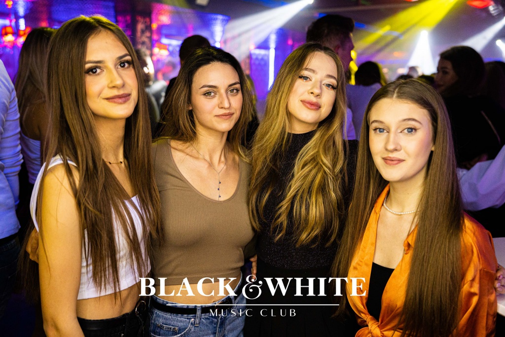 Studniówkowe poprawiny w Clubie Black&White [01.01.2022] - zdjęcie #23 - eOstroleka.pl