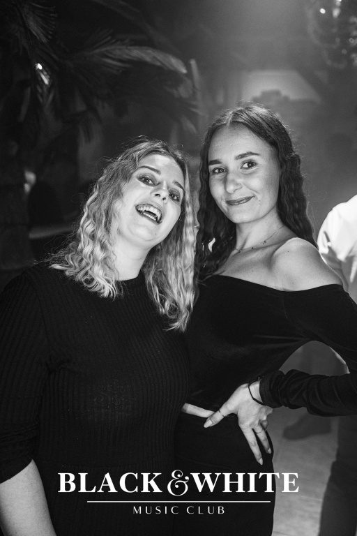 Studniówkowe poprawiny w Clubie Black&White [01.01.2022] - zdjęcie #21 - eOstroleka.pl
