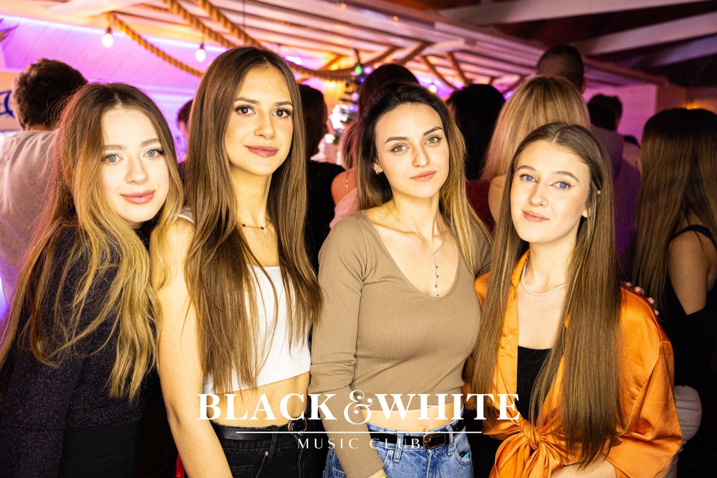 Studniówkowe poprawiny w Clubie Black&White [01.01.2022] - zdjęcie #19 - eOstroleka.pl