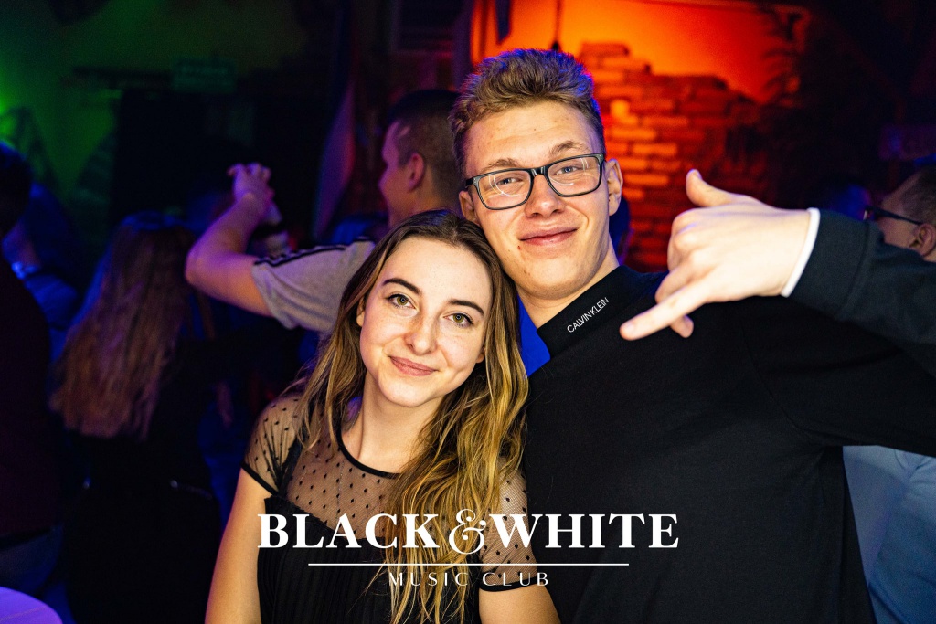 Studniówkowe poprawiny w Clubie Black&White [01.01.2022] - zdjęcie #12 - eOstroleka.pl