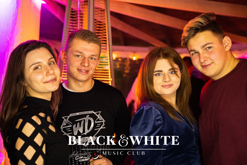 Studniówkowe poprawiny w Clubie Black&White [01.01.2022] - zdjęcie #10 - eOstroleka.pl