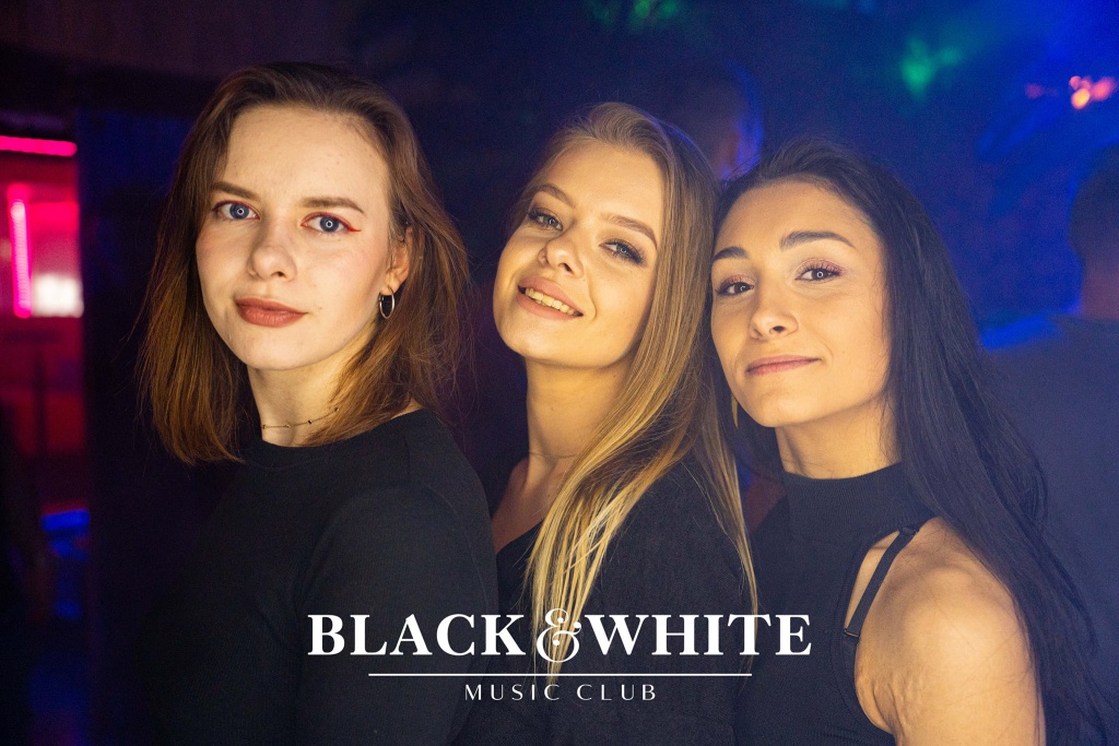 Studniówkowe poprawiny w Clubie Black&White [01.01.2022] - zdjęcie #8 - eOstroleka.pl