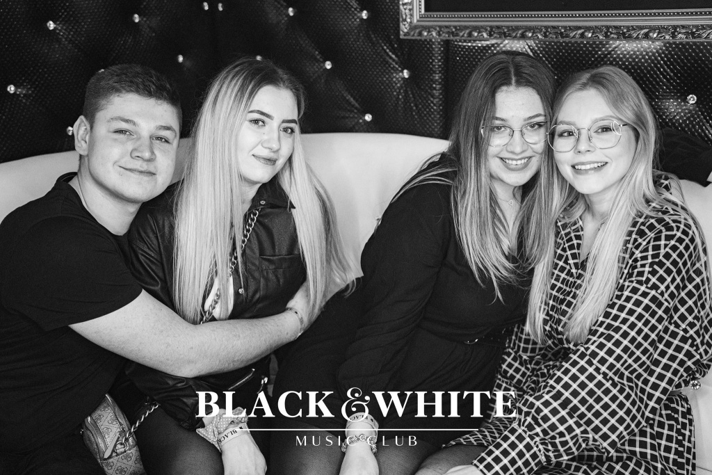 Studniówkowe poprawiny w Clubie Black&White [01.01.2022] - zdjęcie #1 - eOstroleka.pl