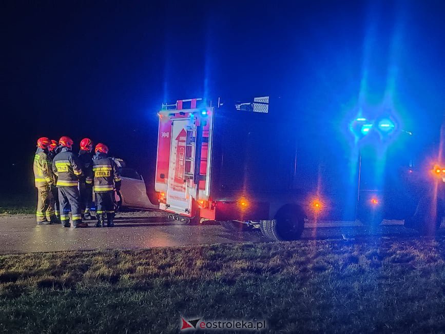 Wypadek w Chrostowie (gm. Troszyn) [13.01.2022] - zdjęcie #24 - eOstroleka.pl