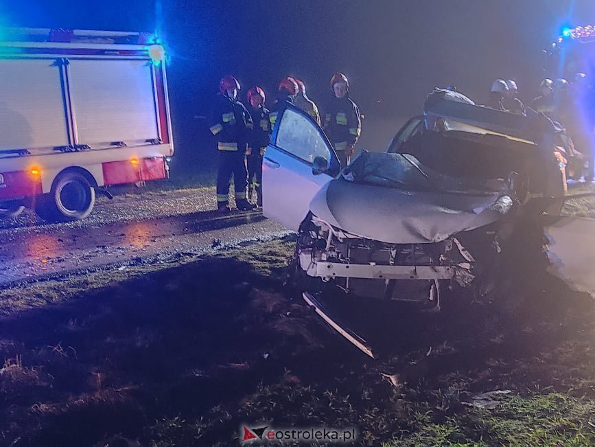 Wypadek w Chrostowie (gm. Troszyn) [13.01.2022] - zdjęcie #23 - eOstroleka.pl