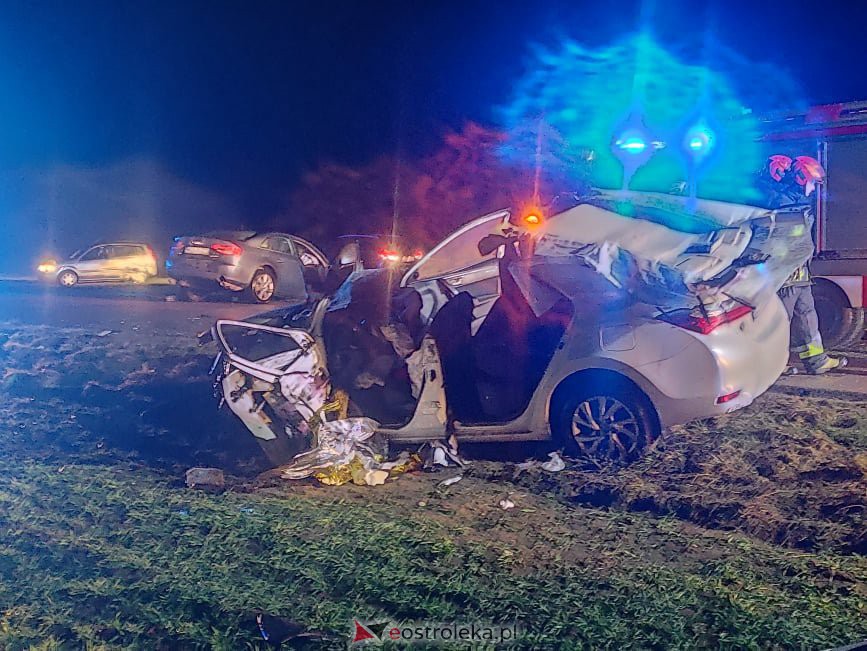 Wypadek w Chrostowie (gm. Troszyn) [13.01.2022] - zdjęcie #16 - eOstroleka.pl