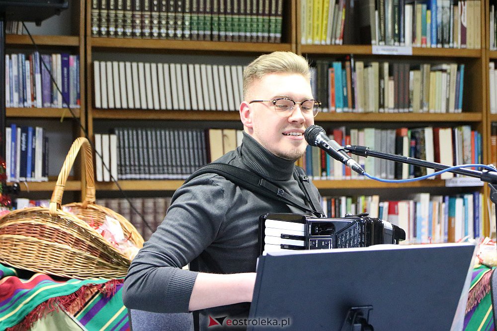 Koncert noworoczny w ostrołęckiej bibliotece [13.01.2022] - zdjęcie #15 - eOstroleka.pl