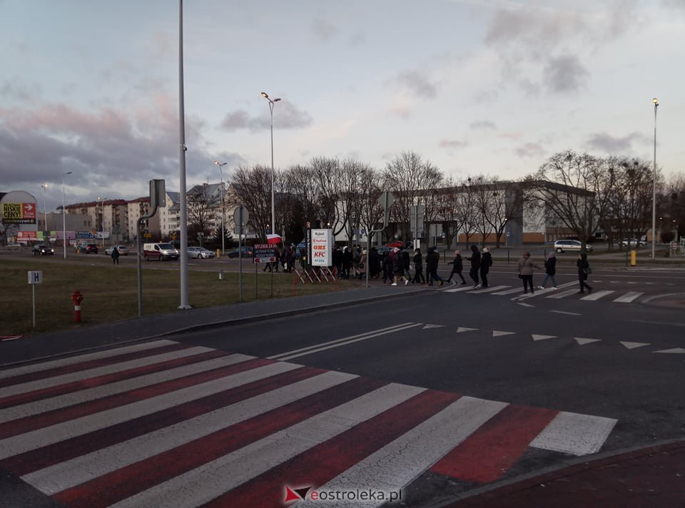 Stop segregacji sanitarnej - protest w Ostrołęce [15.01.2022] - zdjęcie #2 - eOstroleka.pl