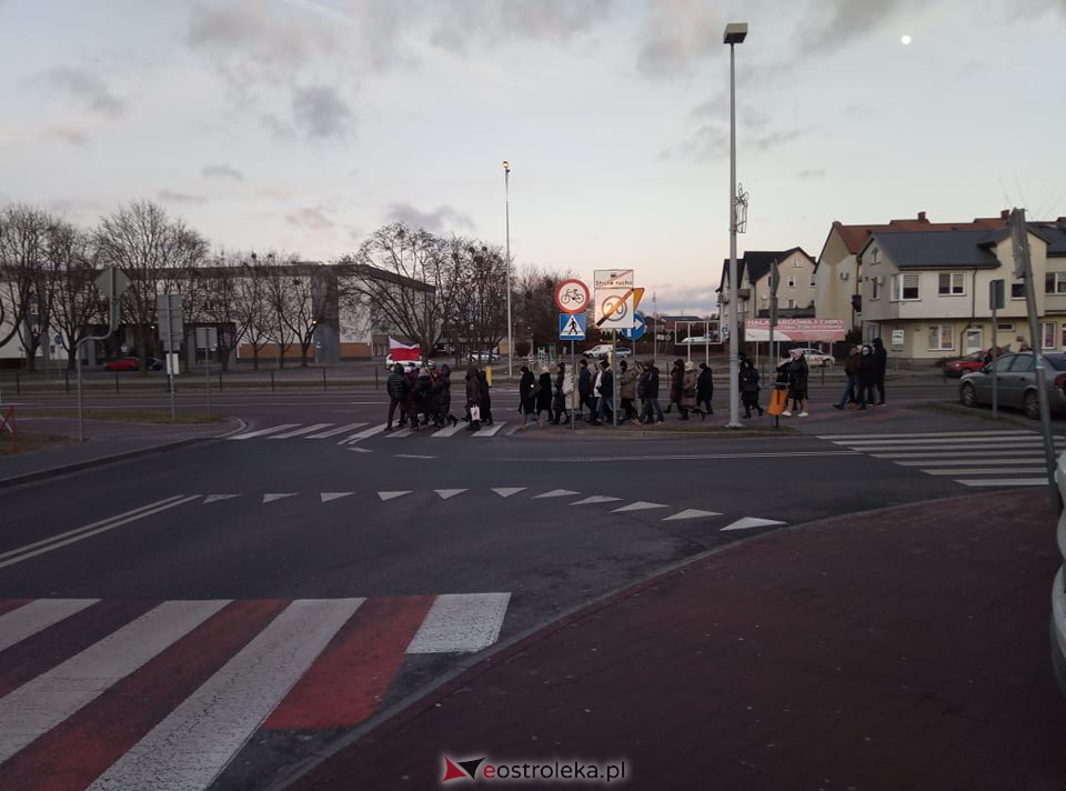 Stop segregacji sanitarnej - protest w Ostrołęce [15.01.2022] - zdjęcie #1 - eOstroleka.pl