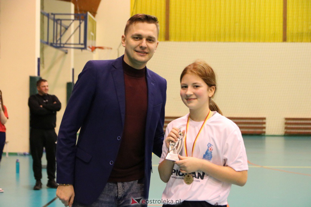 Halowe Mistrzostwa Mazowsza w Piłce Nożnej 2022 [15.01.2022] - zdjęcie #8 - eOstroleka.pl