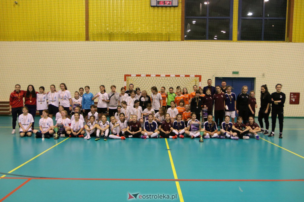 Halowe Mistrzostwa Mazowsza w Piłce Nożnej 2022 [15.01.2022] - zdjęcie #2 - eOstroleka.pl