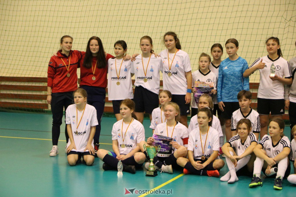 Halowe Mistrzostwa Mazowsza w Piłce Nożnej 2022 [15.01.2022] - zdjęcie #1 - eOstroleka.pl