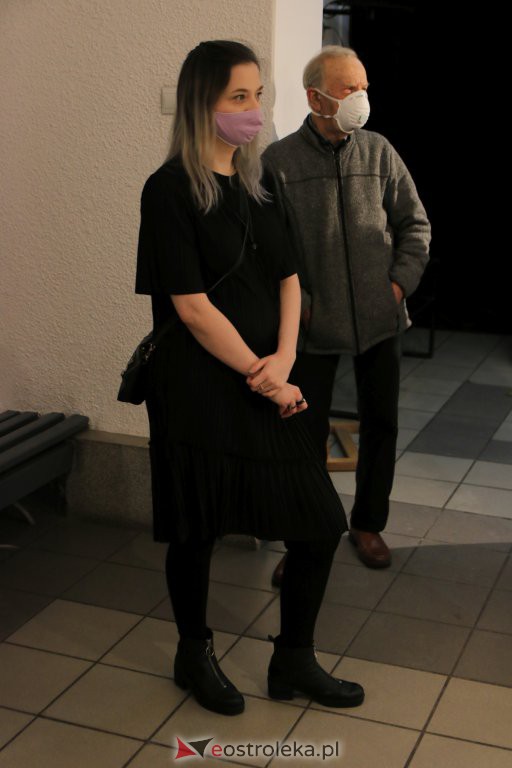 Wernisaż wystawy Hypnagogia Magdaleny Sołodyny w Galerii Ostrołęka [20.01.2022] - zdjęcie #18 - eOstroleka.pl