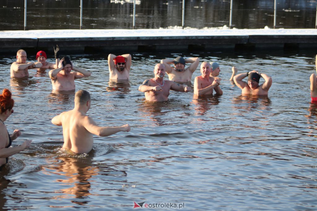 Słońce, plaża, woda i… Morsy [23.01.2022] - zdjęcie #8 - eOstroleka.pl