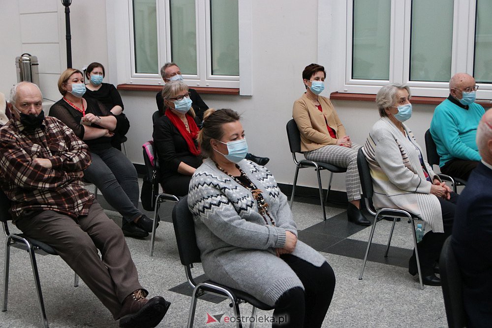 Wystawa „Zapatrzeni w niebo. Dogonowie i ich sztuka” w Muzeum Kultury Kurpiowskiej oficjalnie otwarta [25.01.2022] - zdjęcie #5 - eOstroleka.pl