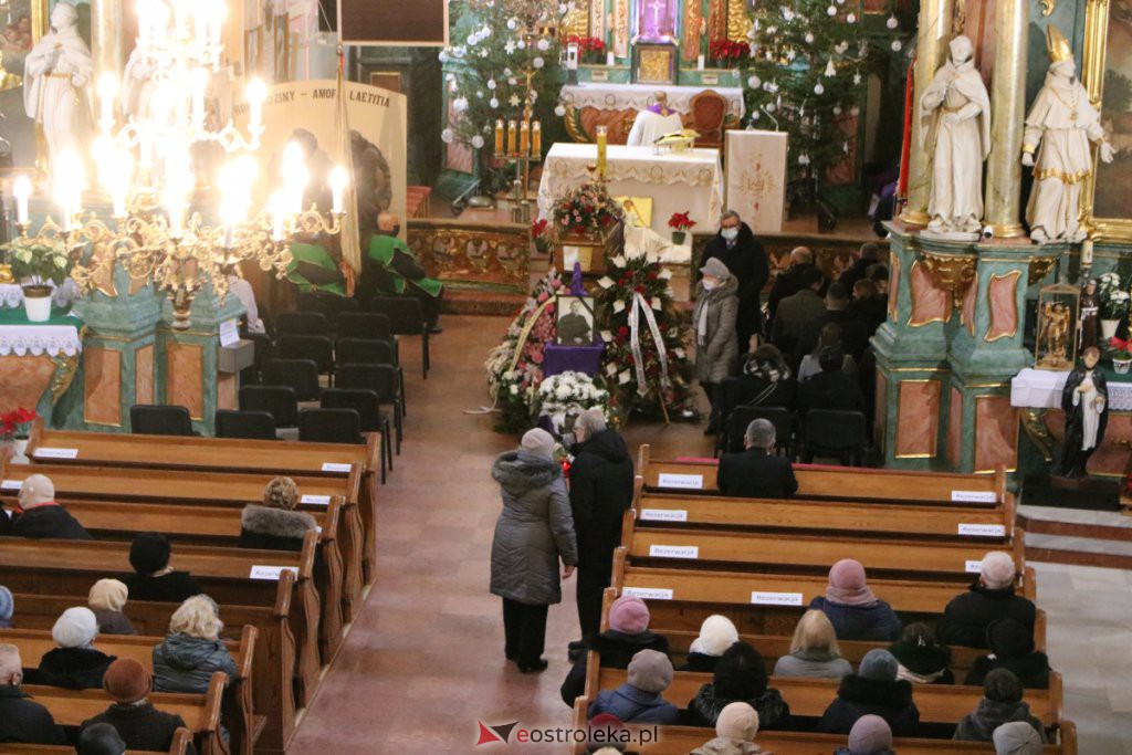 Uroczystości pogrzebowe ś.p. księdza kanonika Witolda Brulińskiego  [26.01.2022] - zdjęcie #7 - eOstroleka.pl