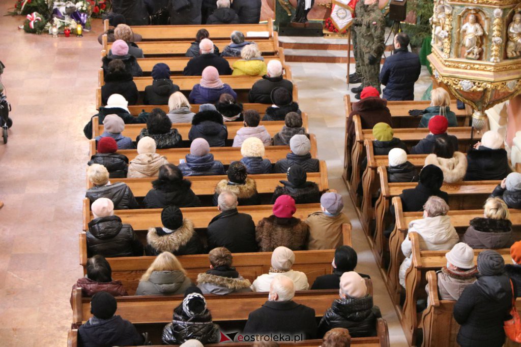 Uroczystości pogrzebowe ś.p. księdza kanonika Witolda Brulińskiego  [26.01.2022] - zdjęcie #19 - eOstroleka.pl