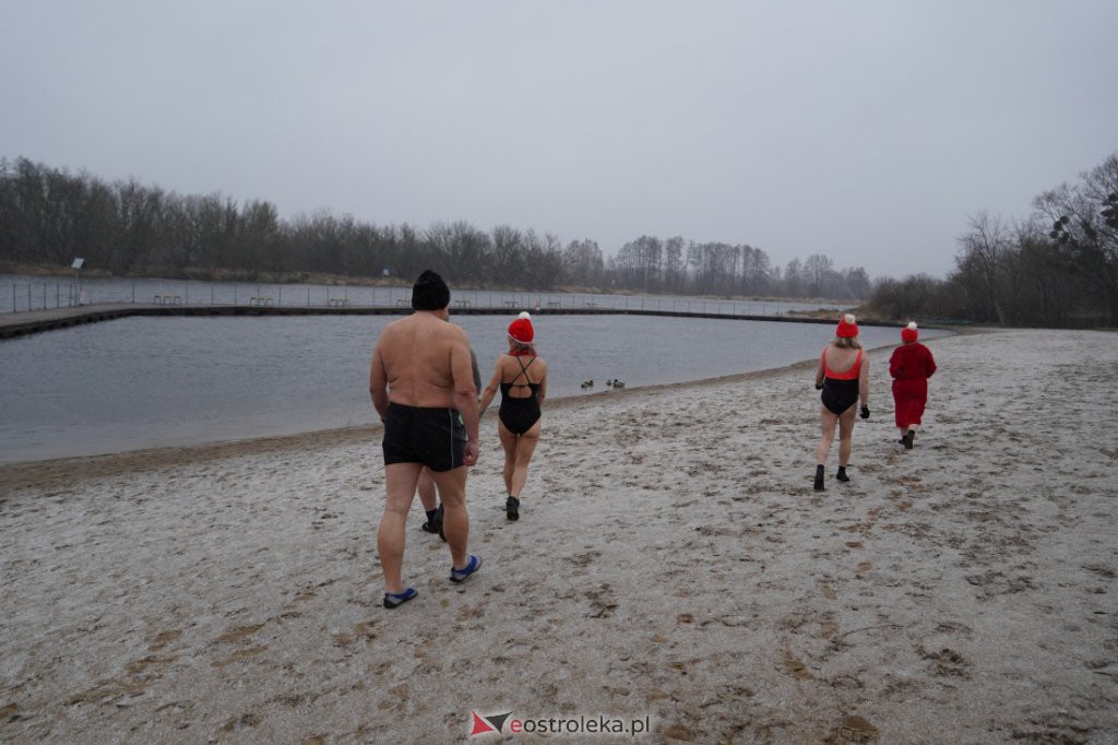 Śnieg z deszczem i... ostrołęckie Morsy w Narwi - zdjęcie #18 - eOstroleka.pl