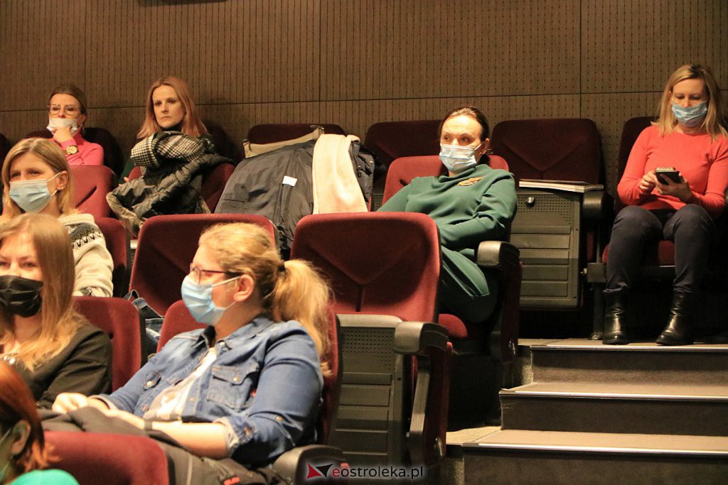 „Wsparcie psychologiczne w edukacji filmowej”. Nauczyciele obejrzeli Cmon Cmon [31.01.2022] - zdjęcie #6 - eOstroleka.pl