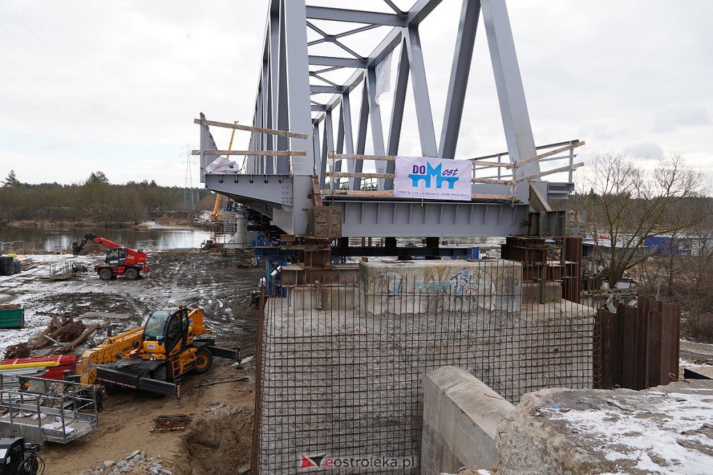 Budowa nowego mostu kolejowego na rzece Narew w Ostrołęce [3.02.2022] - zdjęcie #30 - eOstroleka.pl