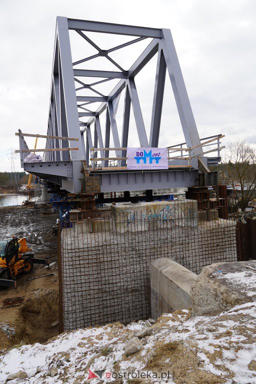 Budowa nowego mostu kolejowego na rzece Narew w Ostrołęce [3.02.2022] - zdjęcie #29 - eOstroleka.pl