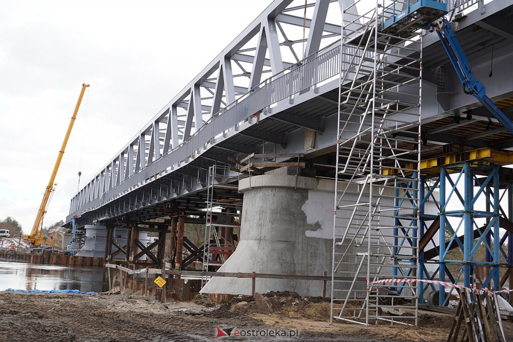 Budowa nowego mostu kolejowego na rzece Narew w Ostrołęce [3.02.2022] - zdjęcie #22 - eOstroleka.pl
