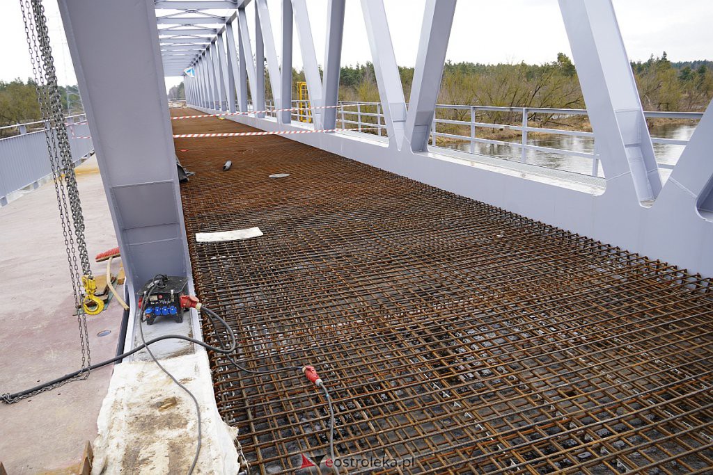 Budowa nowego mostu kolejowego na rzece Narew w Ostrołęce [3.02.2022] - zdjęcie #16 - eOstroleka.pl