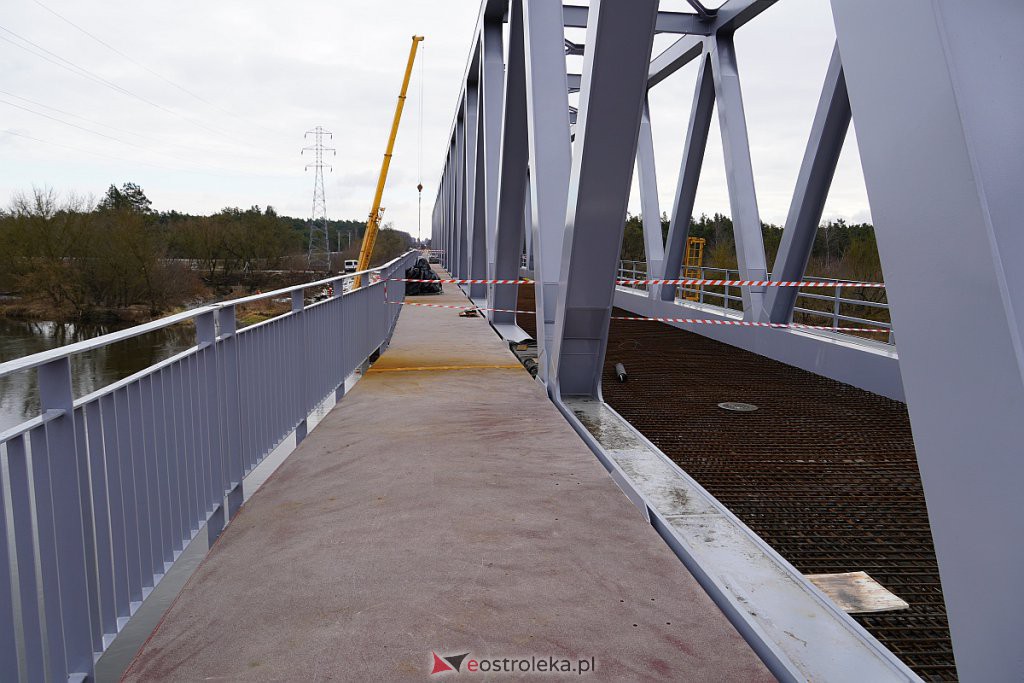 Budowa nowego mostu kolejowego na rzece Narew w Ostrołęce [3.02.2022] - zdjęcie #15 - eOstroleka.pl
