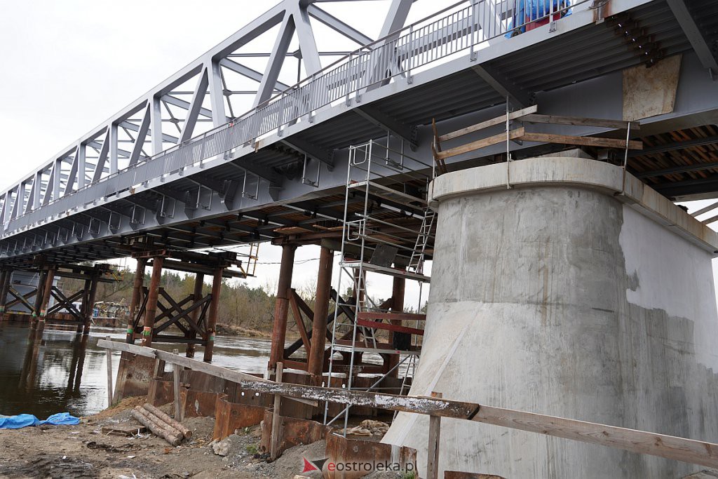 Budowa nowego mostu kolejowego na rzece Narew w Ostrołęce [3.02.2022] - zdjęcie #10 - eOstroleka.pl