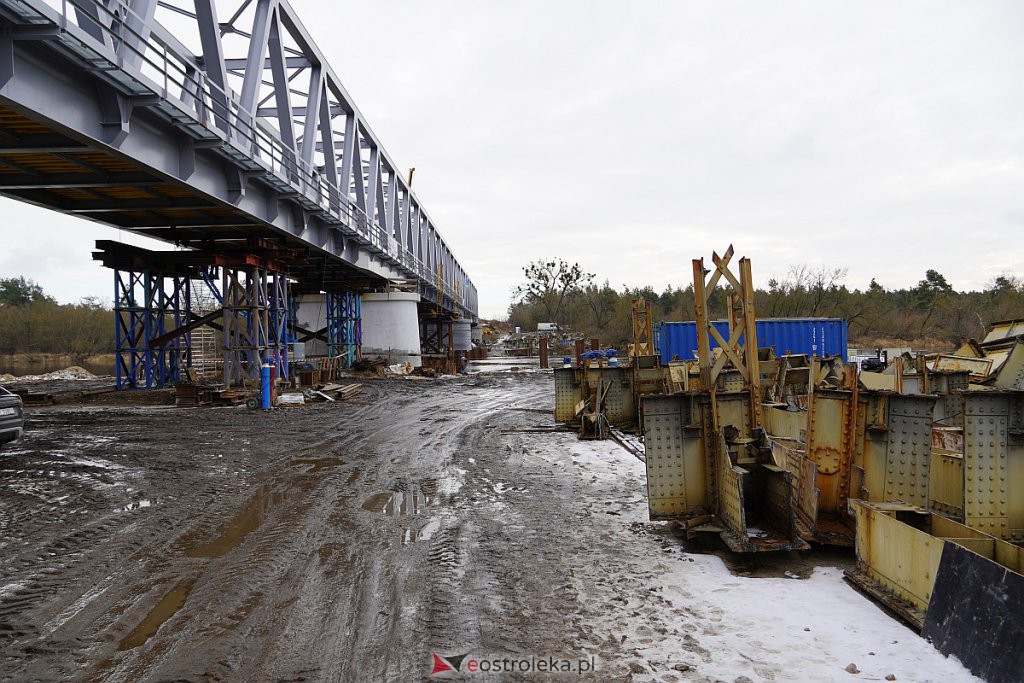 Budowa nowego mostu kolejowego na rzece Narew w Ostrołęce [3.02.2022] - zdjęcie #2 - eOstroleka.pl