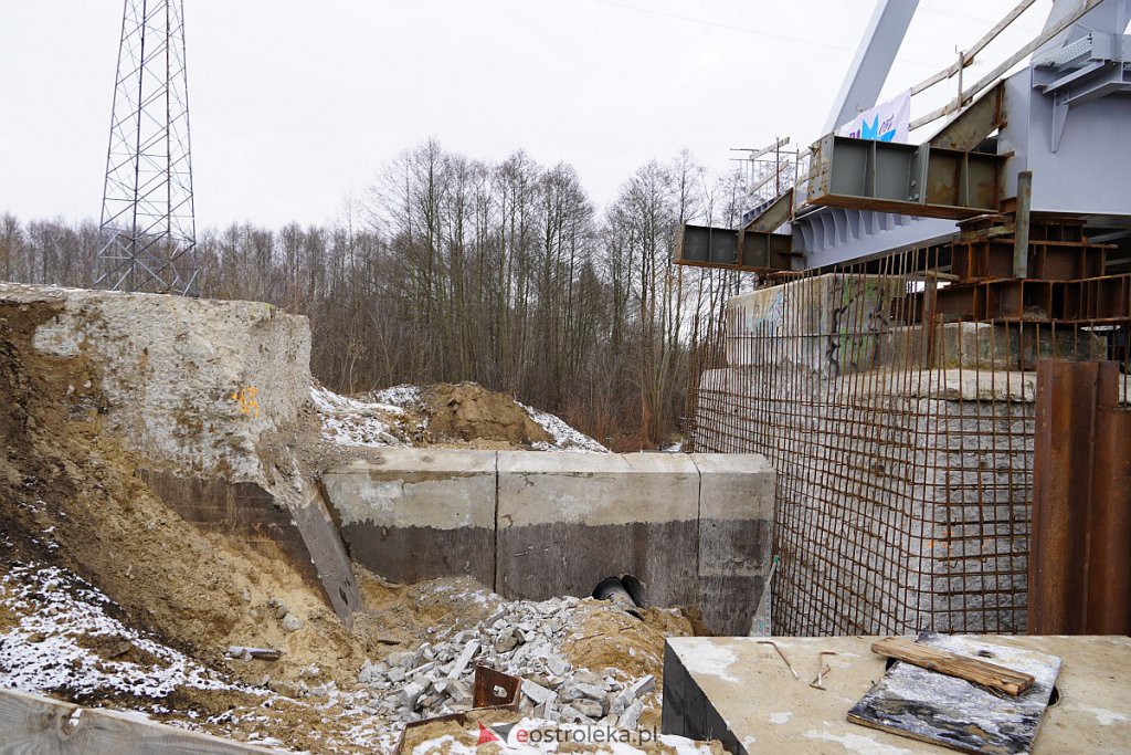 Budowa nowego mostu kolejowego na rzece Narew w Ostrołęce [3.02.2022] - zdjęcie #1 - eOstroleka.pl
