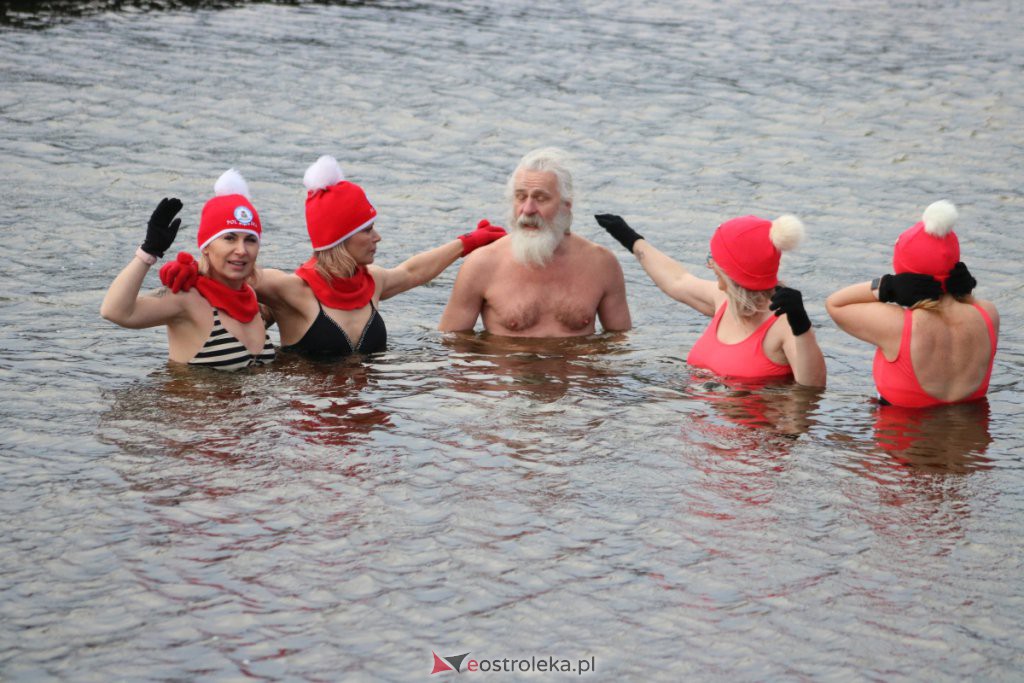 Sobotnie spotkanie Morsów na plaży miejskiej w Ostrołęce [05.02.2022] - zdjęcie #18 - eOstroleka.pl