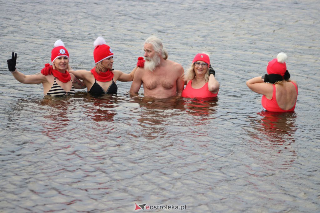 Sobotnie spotkanie Morsów na plaży miejskiej w Ostrołęce [05.02.2022] - zdjęcie #17 - eOstroleka.pl