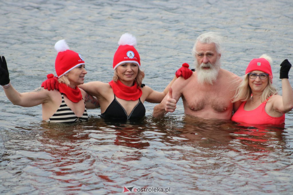 Sobotnie spotkanie Morsów na plaży miejskiej w Ostrołęce [05.02.2022] - zdjęcie #16 - eOstroleka.pl