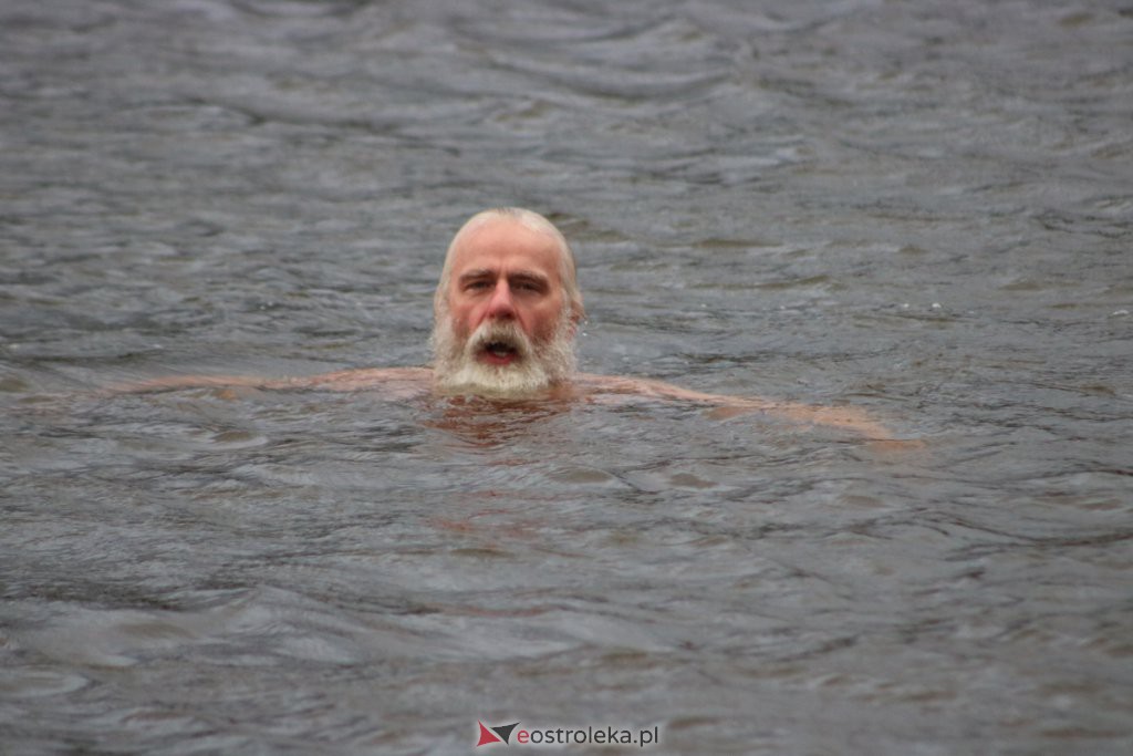 Sobotnie spotkanie Morsów na plaży miejskiej w Ostrołęce [05.02.2022] - zdjęcie #10 - eOstroleka.pl