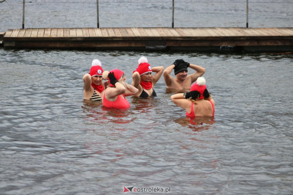 Sobotnie spotkanie Morsów na plaży miejskiej w Ostrołęce [05.02.2022] - zdjęcie #9 - eOstroleka.pl