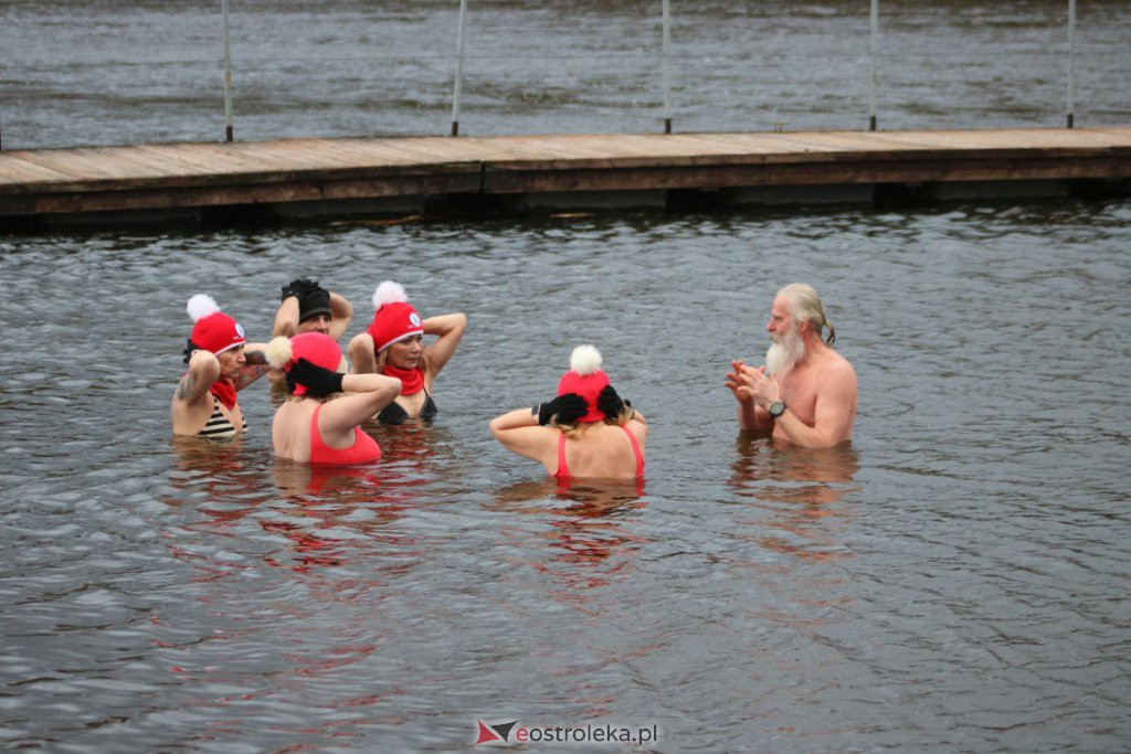 Sobotnie spotkanie Morsów na plaży miejskiej w Ostrołęce [05.02.2022] - zdjęcie #7 - eOstroleka.pl